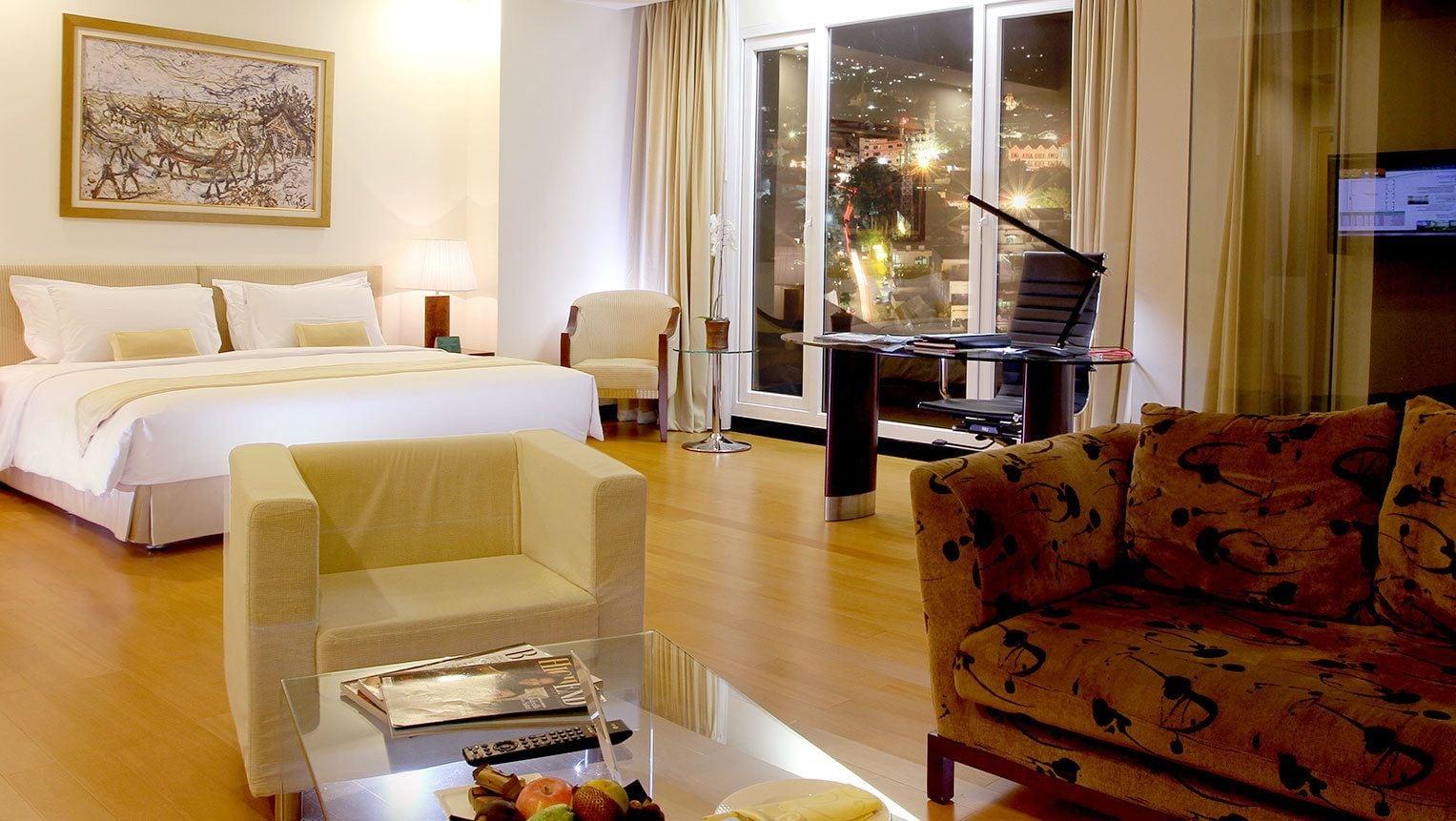 Sintesa Peninsula Hotel Manado Exterior photo
