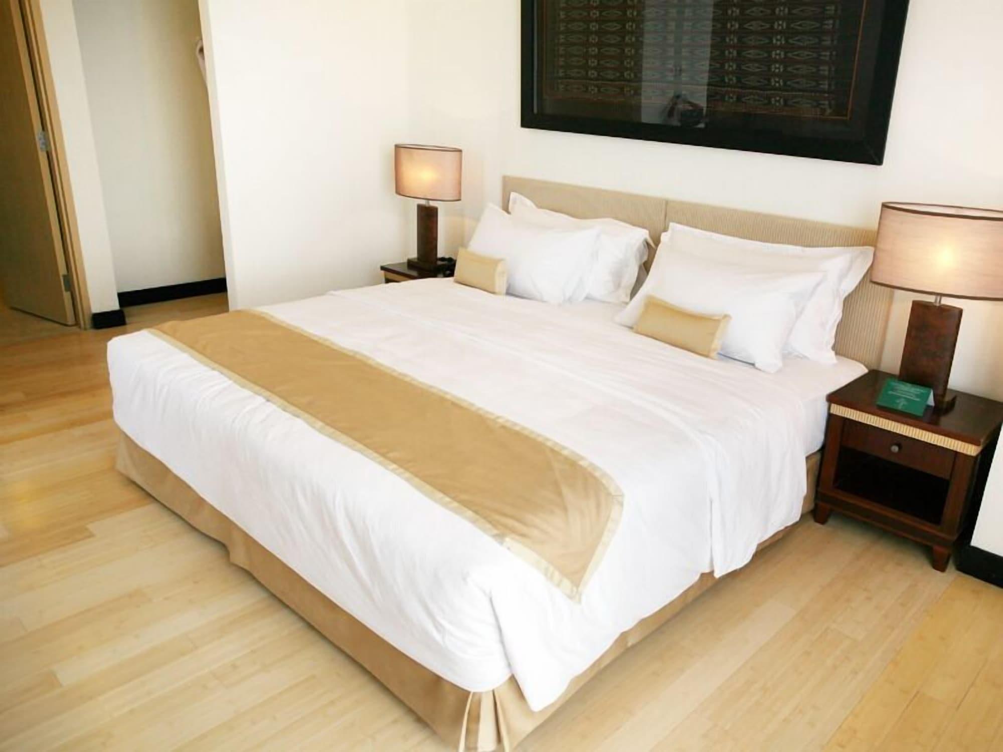 Sintesa Peninsula Hotel Manado Exterior photo