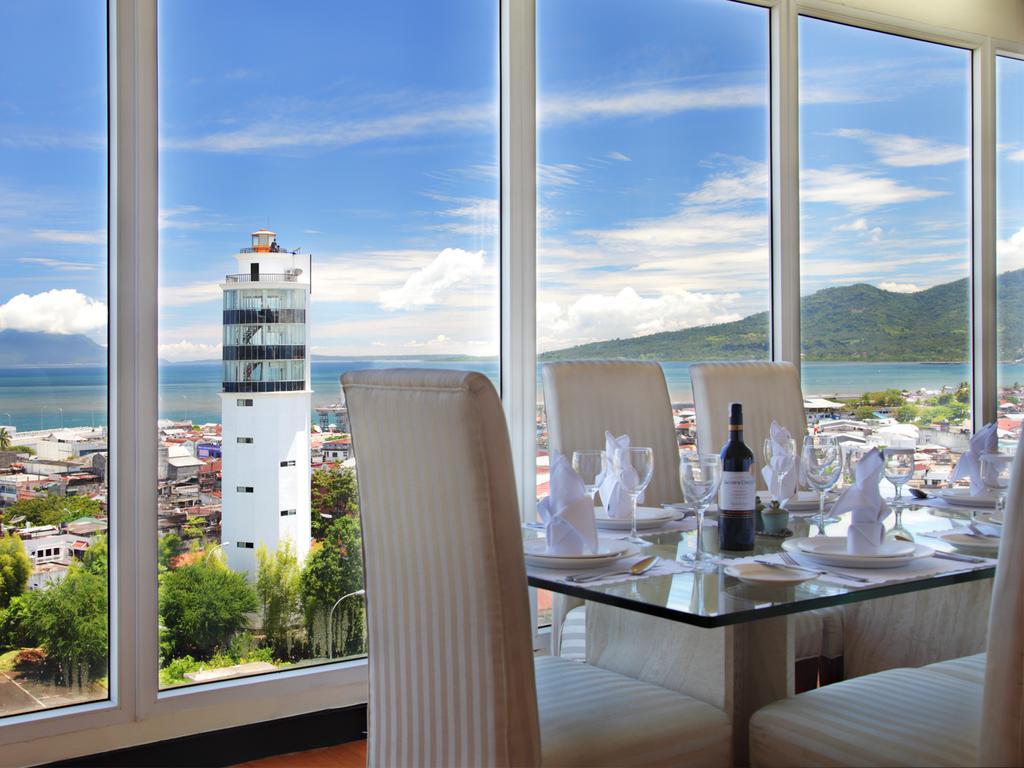 Sintesa Peninsula Hotel Manado Exterior photo