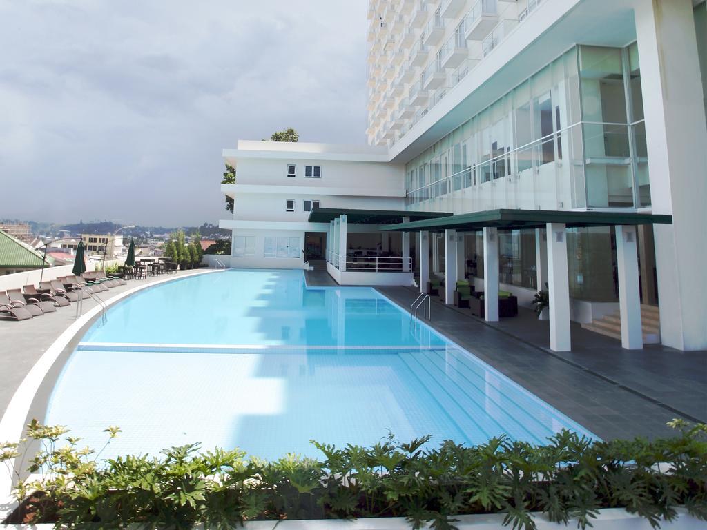 Sintesa Peninsula Hotel Manado Exterior photo